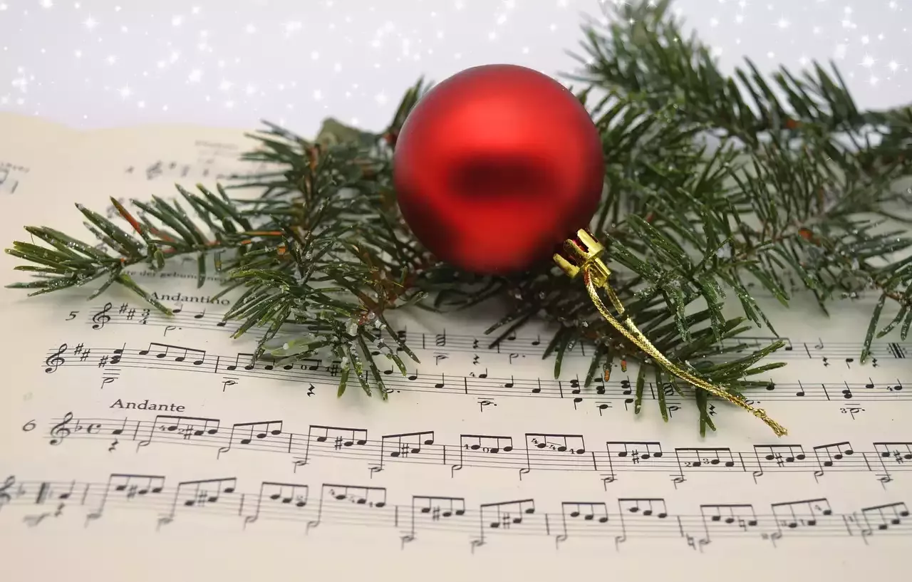 How to Create the Perfect Christmas Party Playlist
